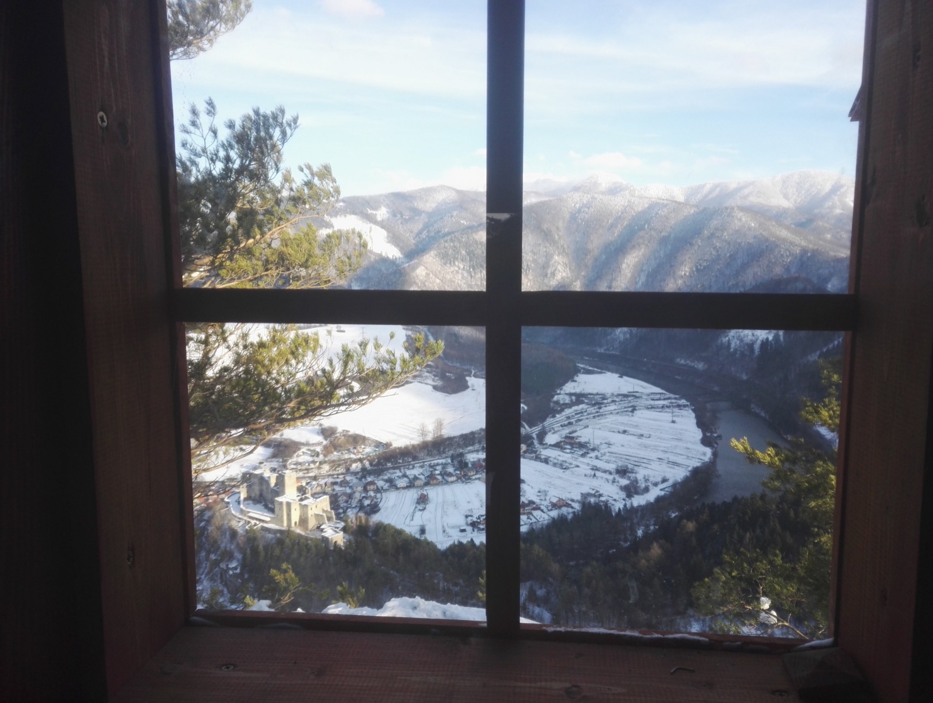 Výhľad z okna vyhliadka Špicák Strečno