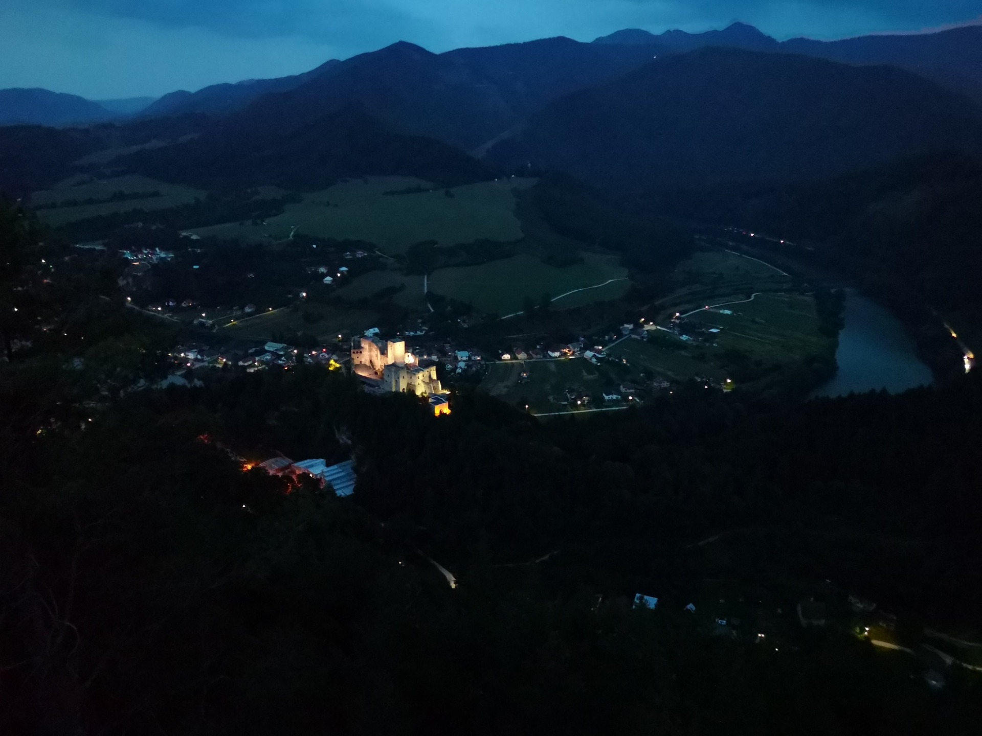 Nočné Strečno z vyhliadky